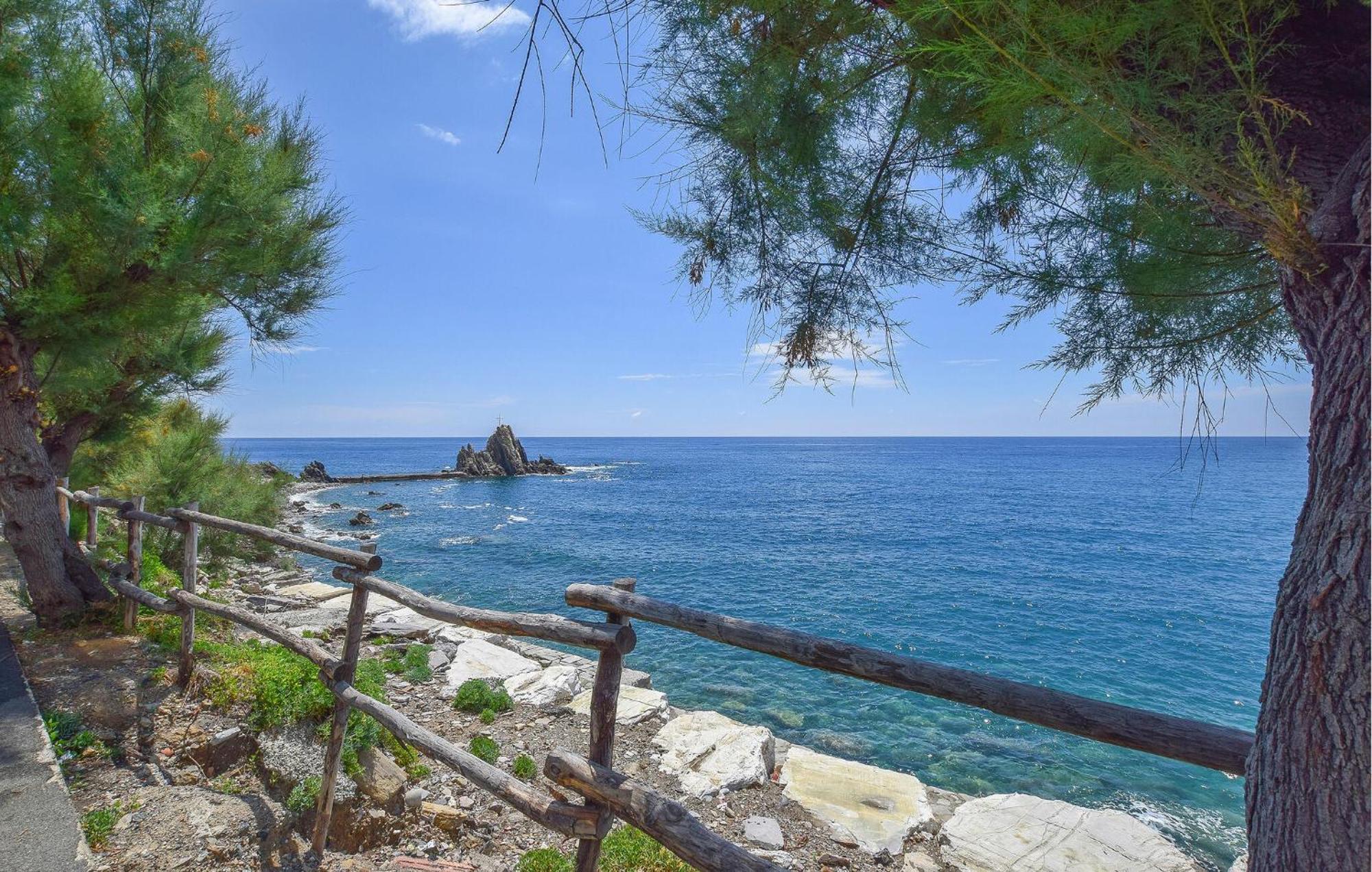 Beautiful Apartment In Moneglia With Kitchen Екстер'єр фото